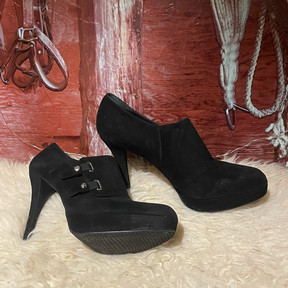 Stuart Weitzman black leather shoes
